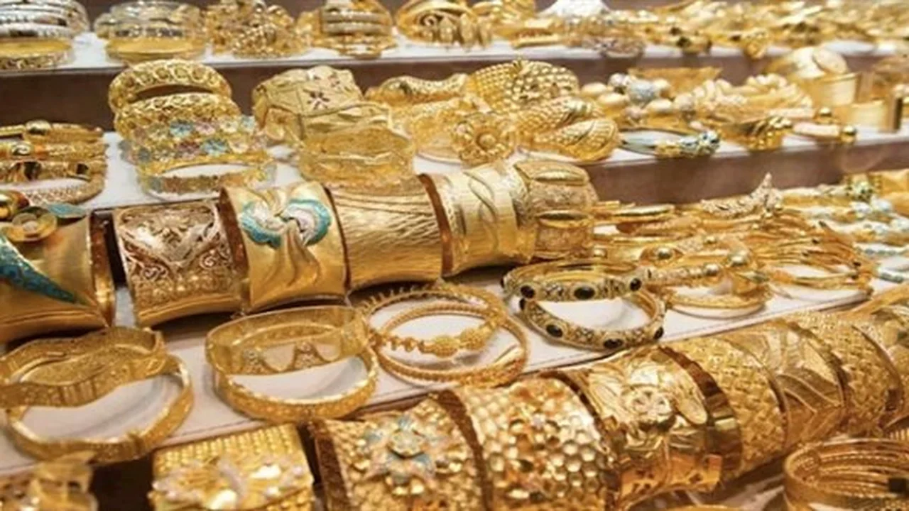 سعر الذهب عيار 21 يشهد تذبذبًا ملحوظًا اليوم